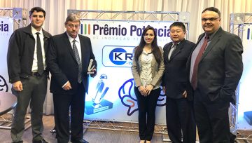 KRJ recebe troféu no Prêmio Potência